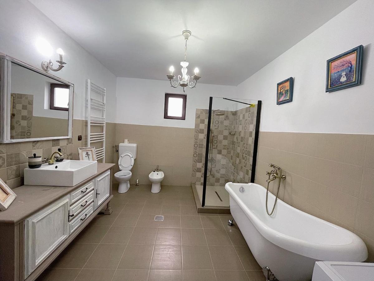 מלון Bradet  Casa La Doi Nuci מראה חיצוני תמונה